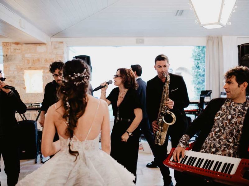 matrimonio glamour sposa con musicisti